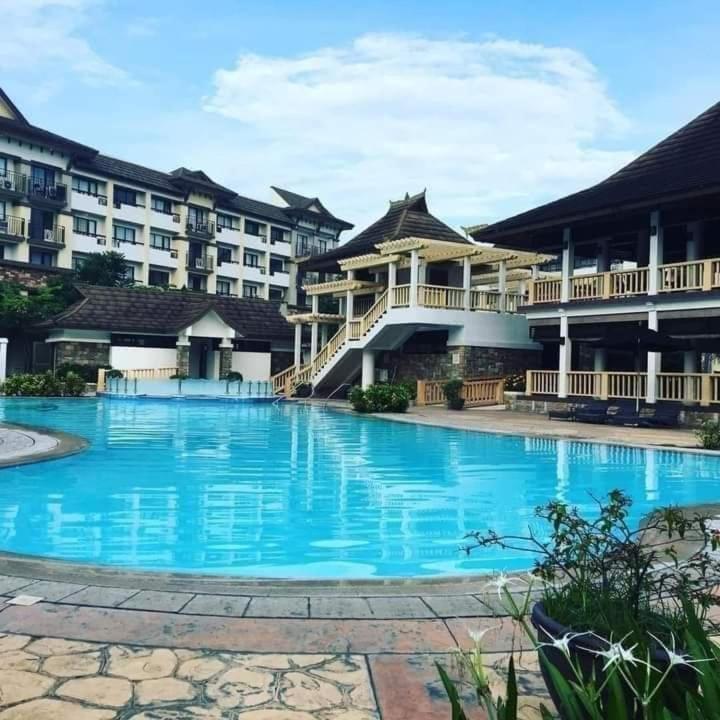 Cozy 2Br With Free Pool Beside Sm City Mall Davao City Esterno foto