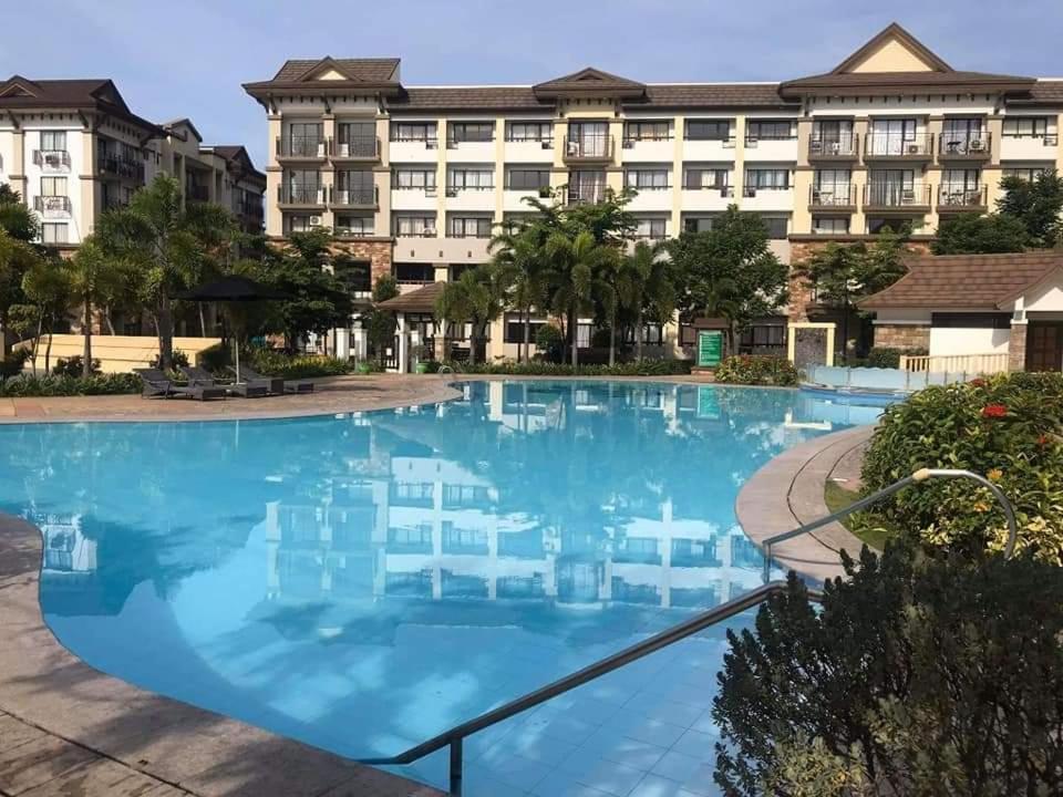 Cozy 2Br With Free Pool Beside Sm City Mall Davao City Esterno foto