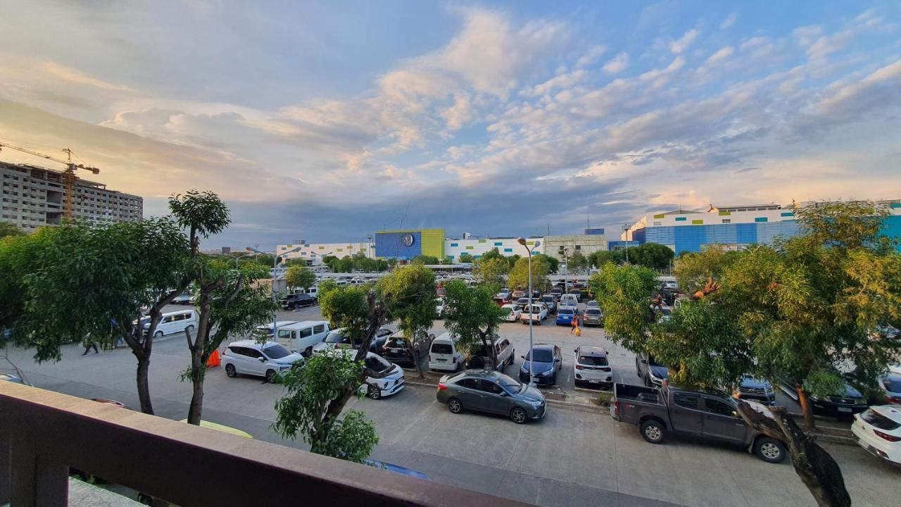 Cozy 2Br With Free Pool Beside Sm City Mall Davao City Esterno foto